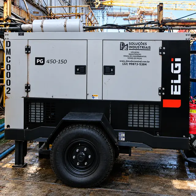 Compressor diesel ELGi PG 450-150 da DM Soluções operando em estaleiro